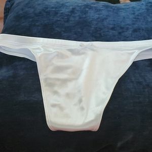 Thong style gaff for tucking.